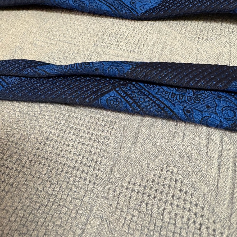 Stunning Blue Patterned Men's Lilly Dache’ Tie - Picture 11 of 11